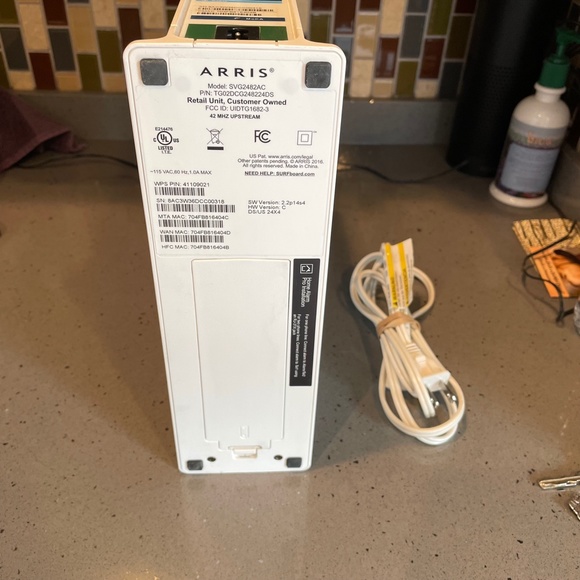 ARRIS Surfboard Internet, wifi and voice modem - Picture 8 of 10